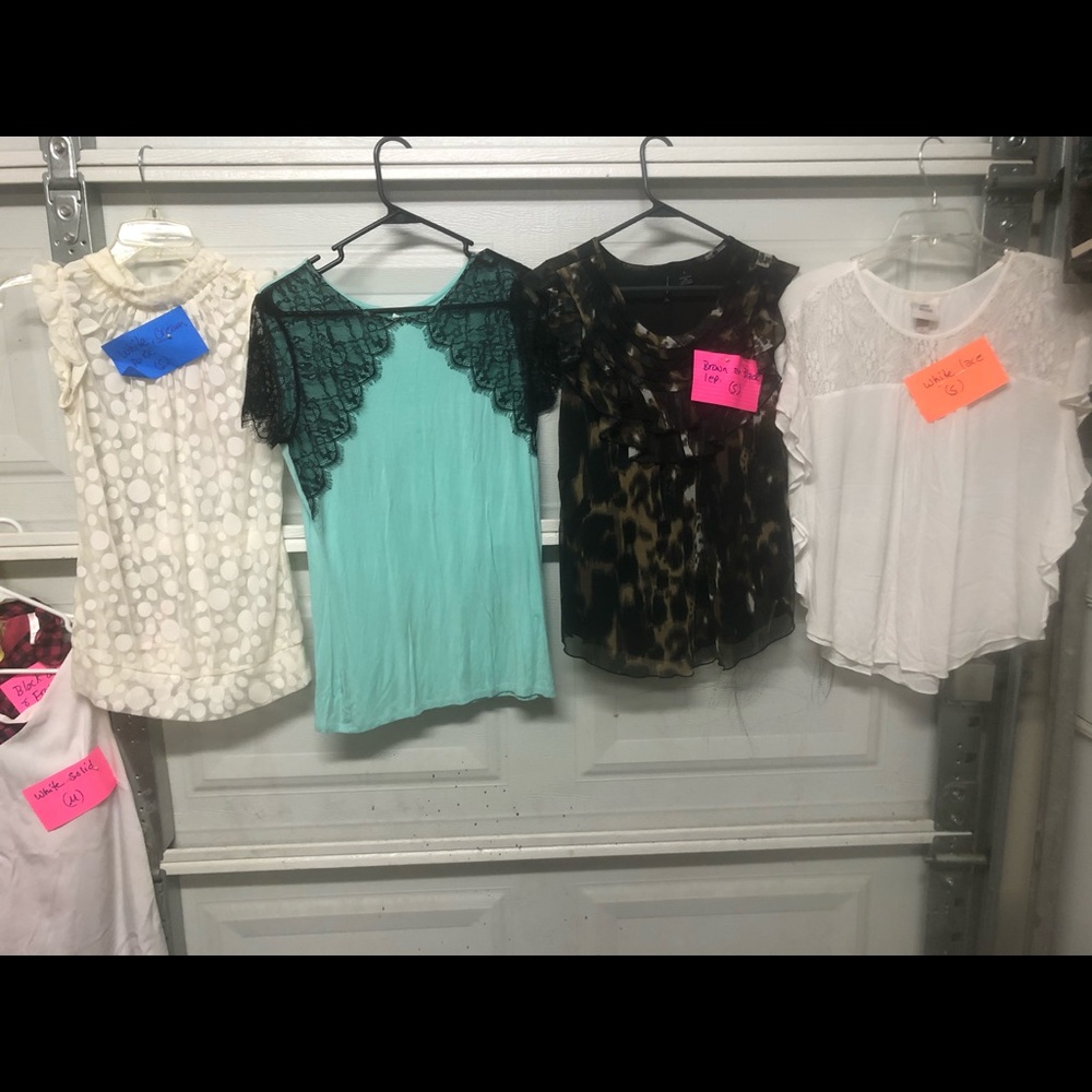 Multiple name brand tops, multiple listings